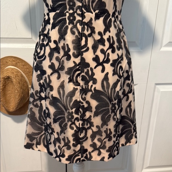 Tahari Arthur S. Levine Black and Cream Mini Cocktail Dress 8 - Picture 8 of 15